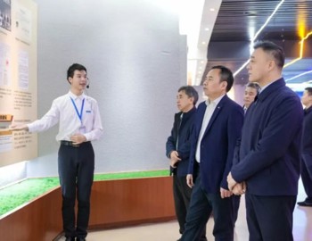 中国航天科工集团有限公司第十研究院党委副书记、副院长、工会主席濮秀君一行莅临校史馆参观